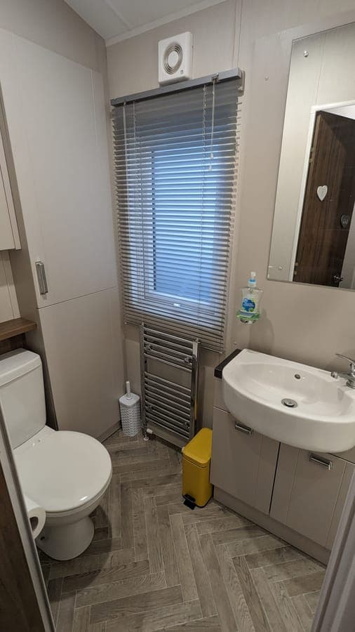 Main bathroom