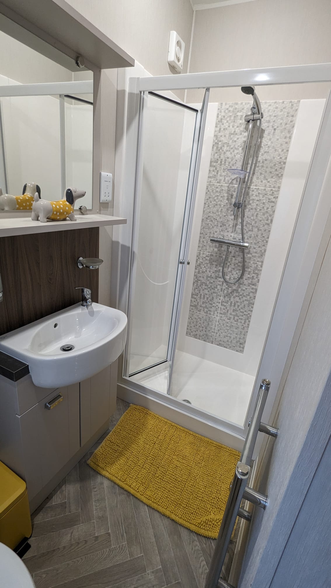 En-suite shower room off the master bedroom